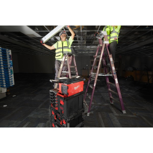 Аккумуляторный фонарь Milwaukee с функцией зарядного устройства PACKOUT M18 POALC-0 (4933478120)
